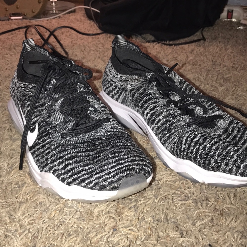 NIKE FLYKNIT